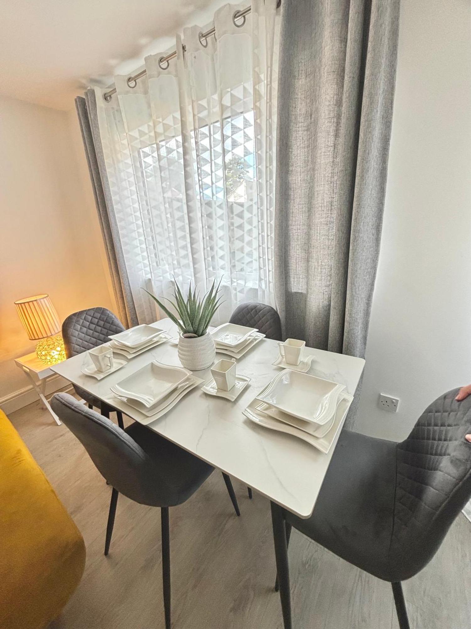 Апартаменты Cosy Modern Flat With Garden