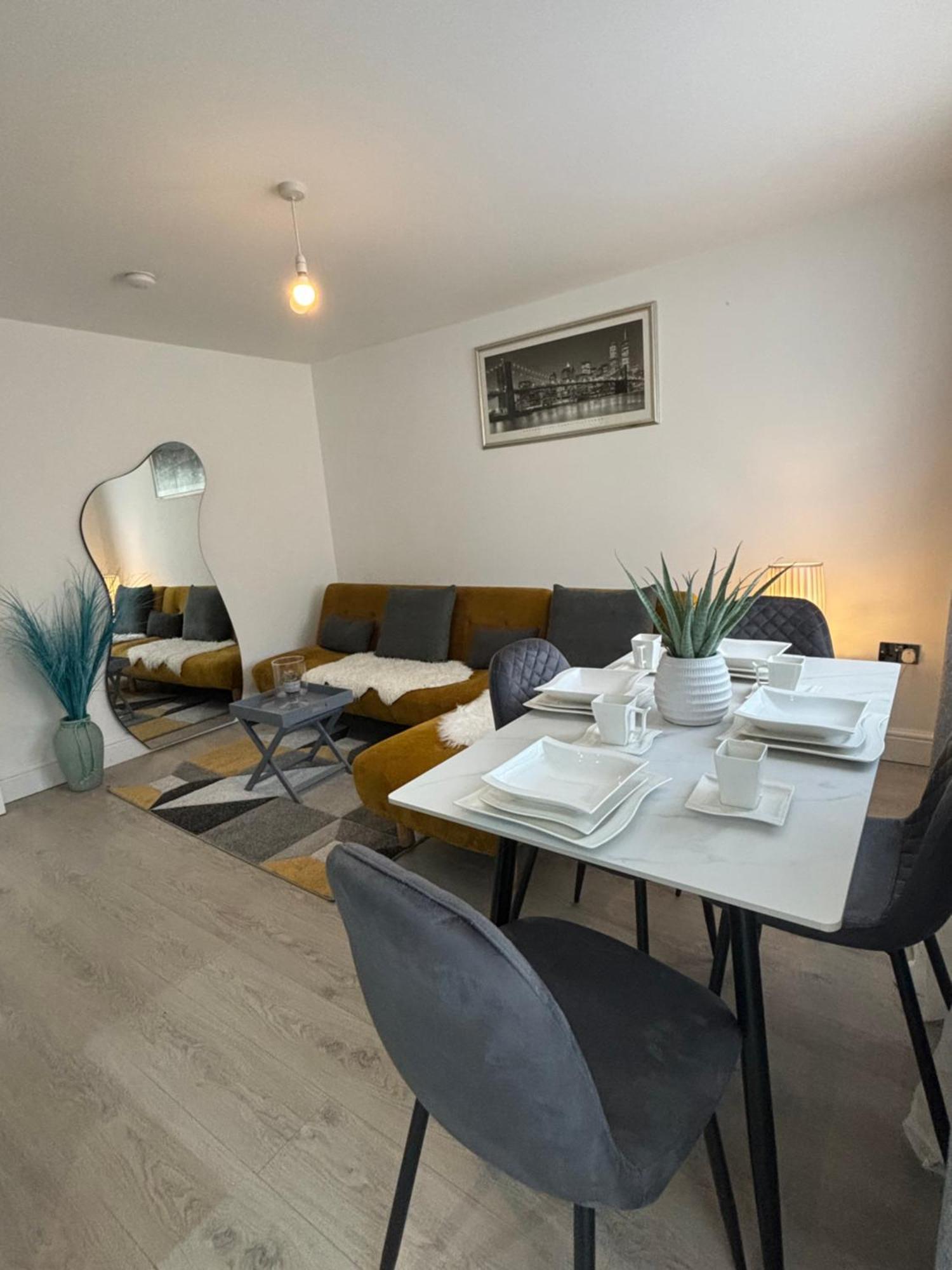 Апартаменты Cosy Modern Flat With Garden
