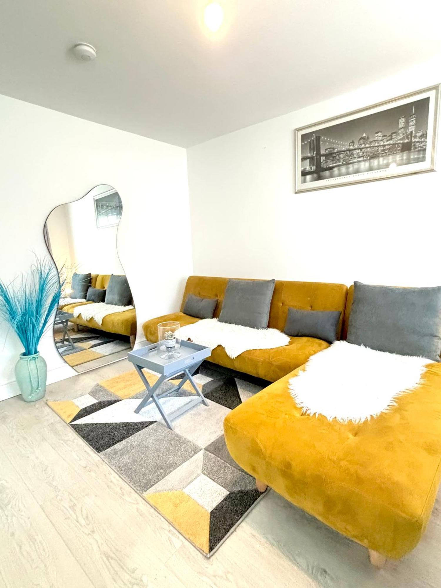 Cosy Modern Flat With Garden Апартаменты *