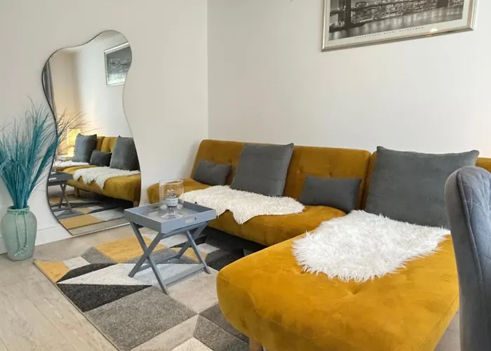 Cosy Modern Flat With Garden